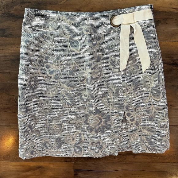 Maeve by Anthropologie Floral Jacquard Mini Skirt – 12 – Metallic Grey – Holiday - Picture 3 of 10